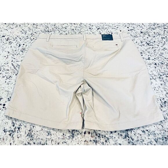 Tommy Hilfiger Women's Hollywood 9 Inch Chino Short - Picture 3 of 6
